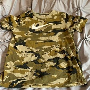 Nike camo boys t-shirt